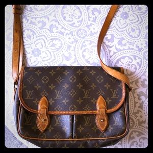 Louis Vuitton authentic messenger bag